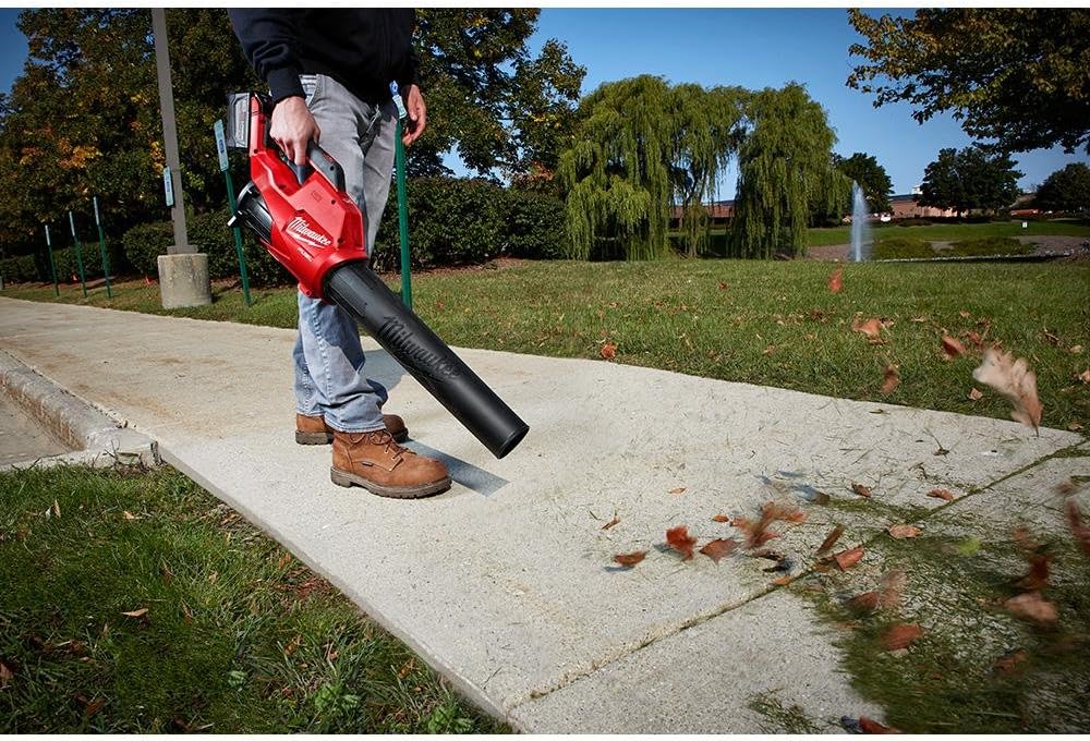 Milwaukee M18 FUEL 120 MPH 450 CFM 18-Volt Lithium-Ion Brushless Cordless Handheld Blower with M18 5.0Ah Battery