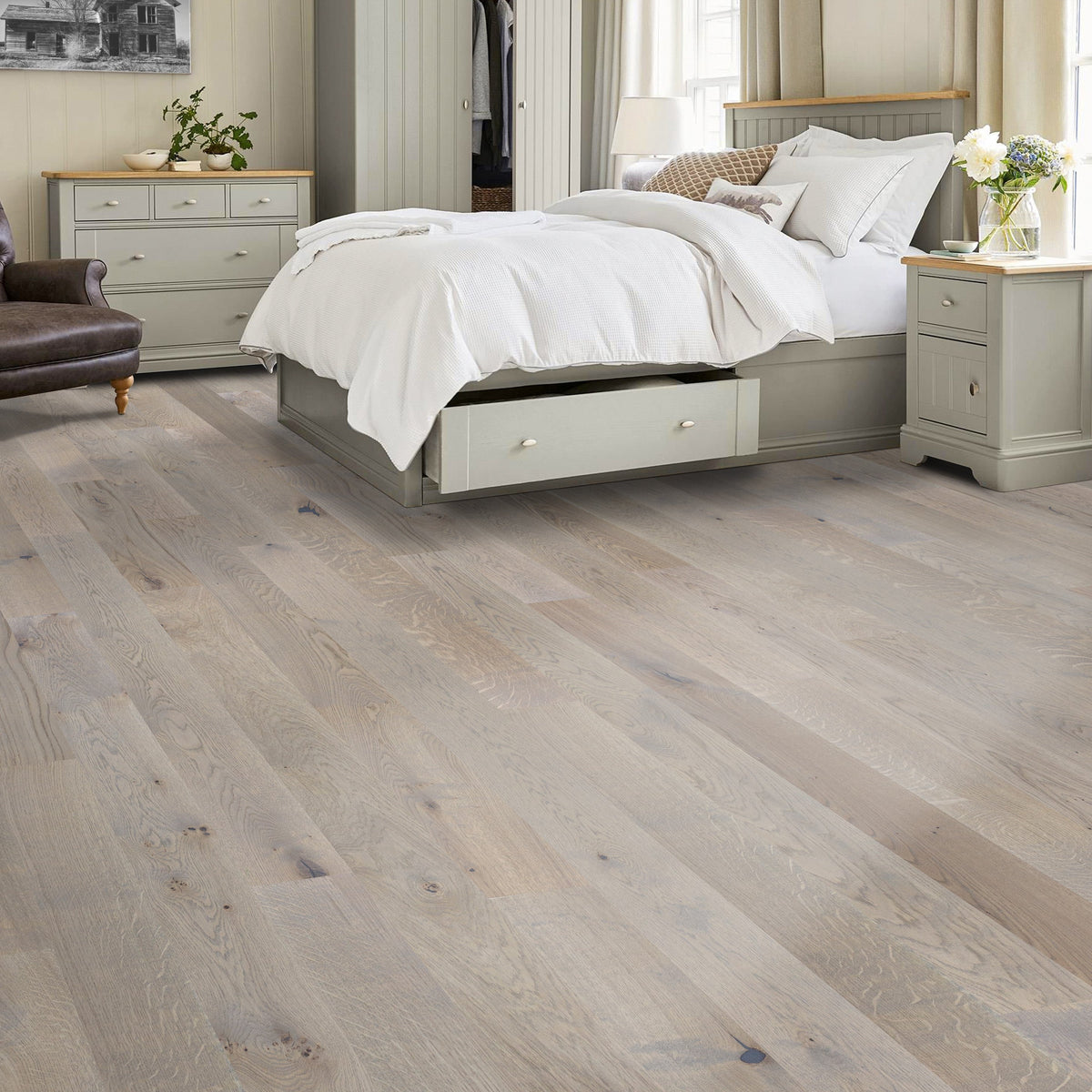 Beasley White oak Harris Island hardwood flooring — installed room view