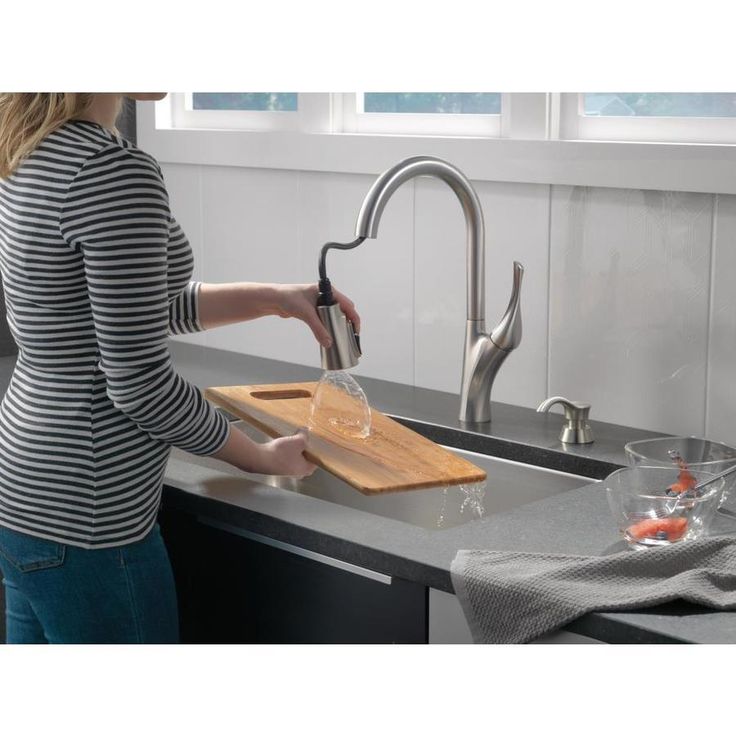 Delta Cason Spotshield Stainless 1-Handle Deck-Mount Pull-Down Handle Kitchen Faucet (Deck Plate Included)