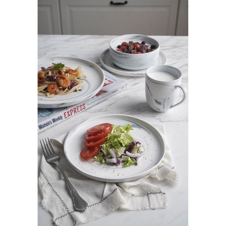 32-Piece Casual Gray Porcelain Dinnerware Set (Set for 8)