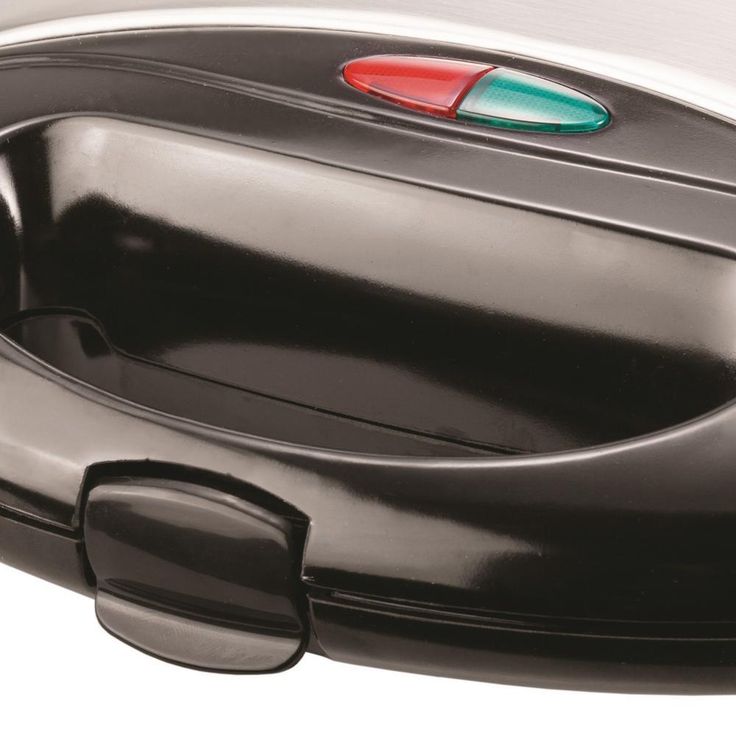 750 W Dual Black Nonstick Waffle Maker