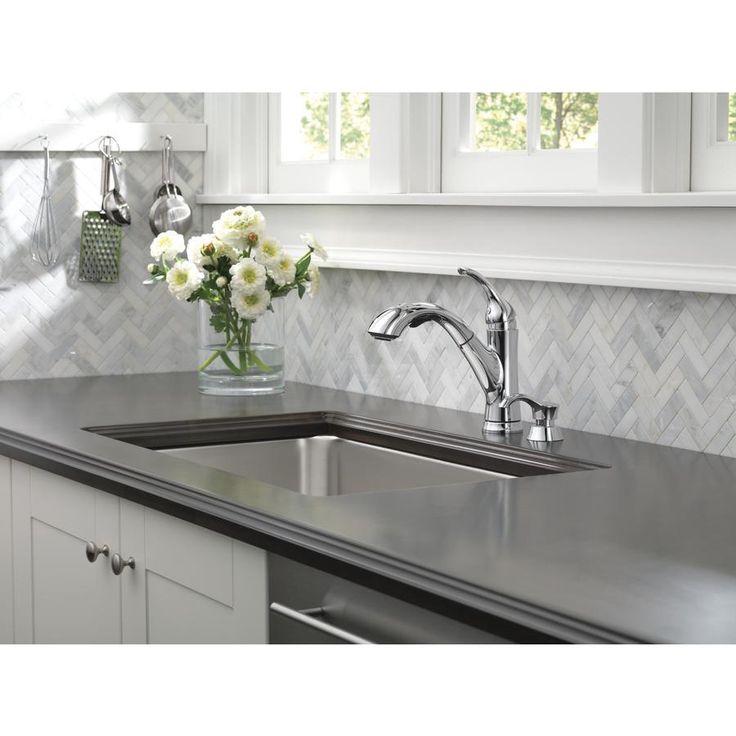 Delta Kessler Chrome 1-Handle Deck-Mount Pull-Out Handle Kitchen Faucet (Deck Plate Included)