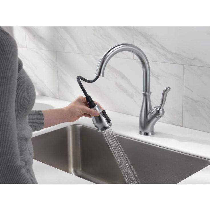 Delta Leland Arctic Stainless 1-Handle Deck-Mount Pull-Down Handle Kitchen Faucet (Deck Plate Included)