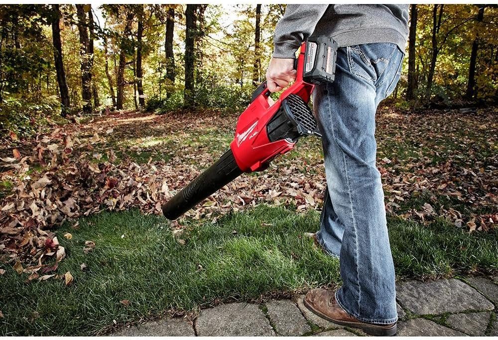 Milwaukee M18 FUEL 120 MPH 450 CFM 18-Volt Lithium-Ion Brushless Cordless Handheld Blower with M18 5.0Ah Battery