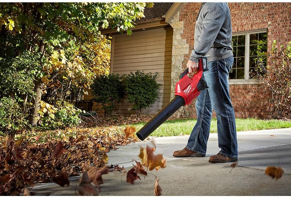 Milwaukee M18 FUEL 120 MPH 450 CFM 18-Volt Lithium-Ion Brushless Cordless Handheld Blower with M18 5.0Ah Battery