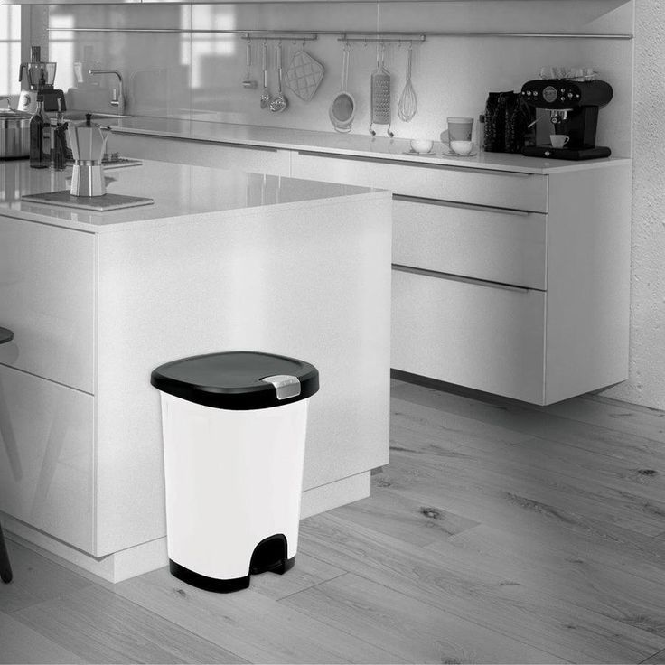 Hefty 7-Gallon White Plastic Touchless Trash Can with Lid