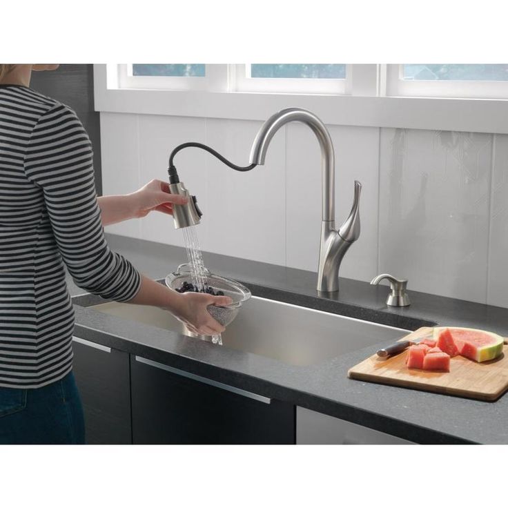 Delta Cason Spotshield Stainless 1-Handle Deck-Mount Pull-Down Handle Kitchen Faucet (Deck Plate Included)