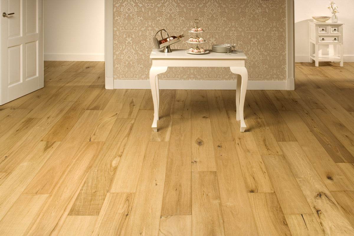 Solidfloor Oak Sahara hardwood flooring — surface grain detail
