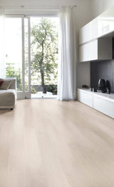 Solidfloor Oak New Hampshire hardwood flooring — carton and plank detail