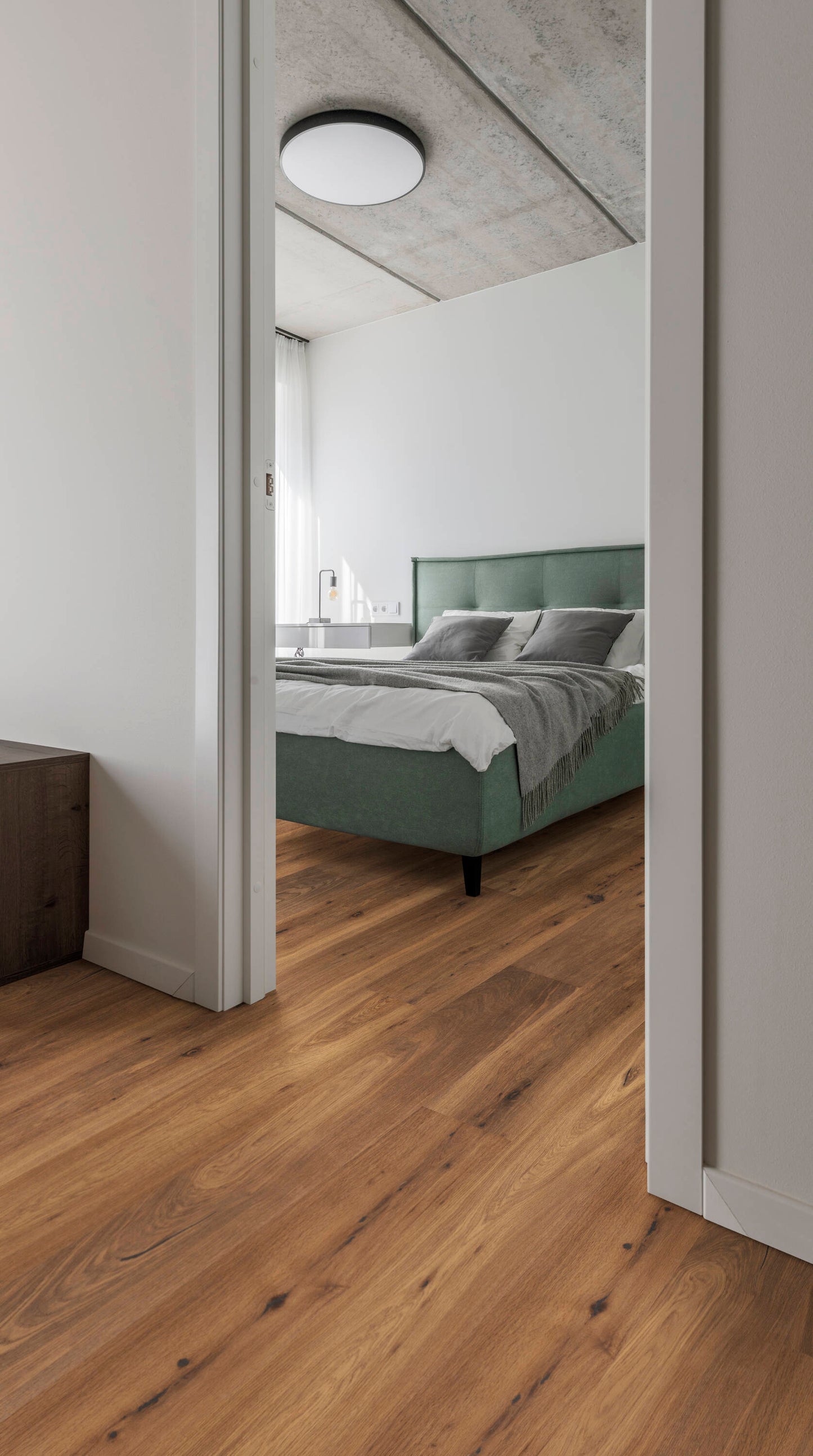 Solidfloor Oak Mineral Amber hardwood flooring — installed room view