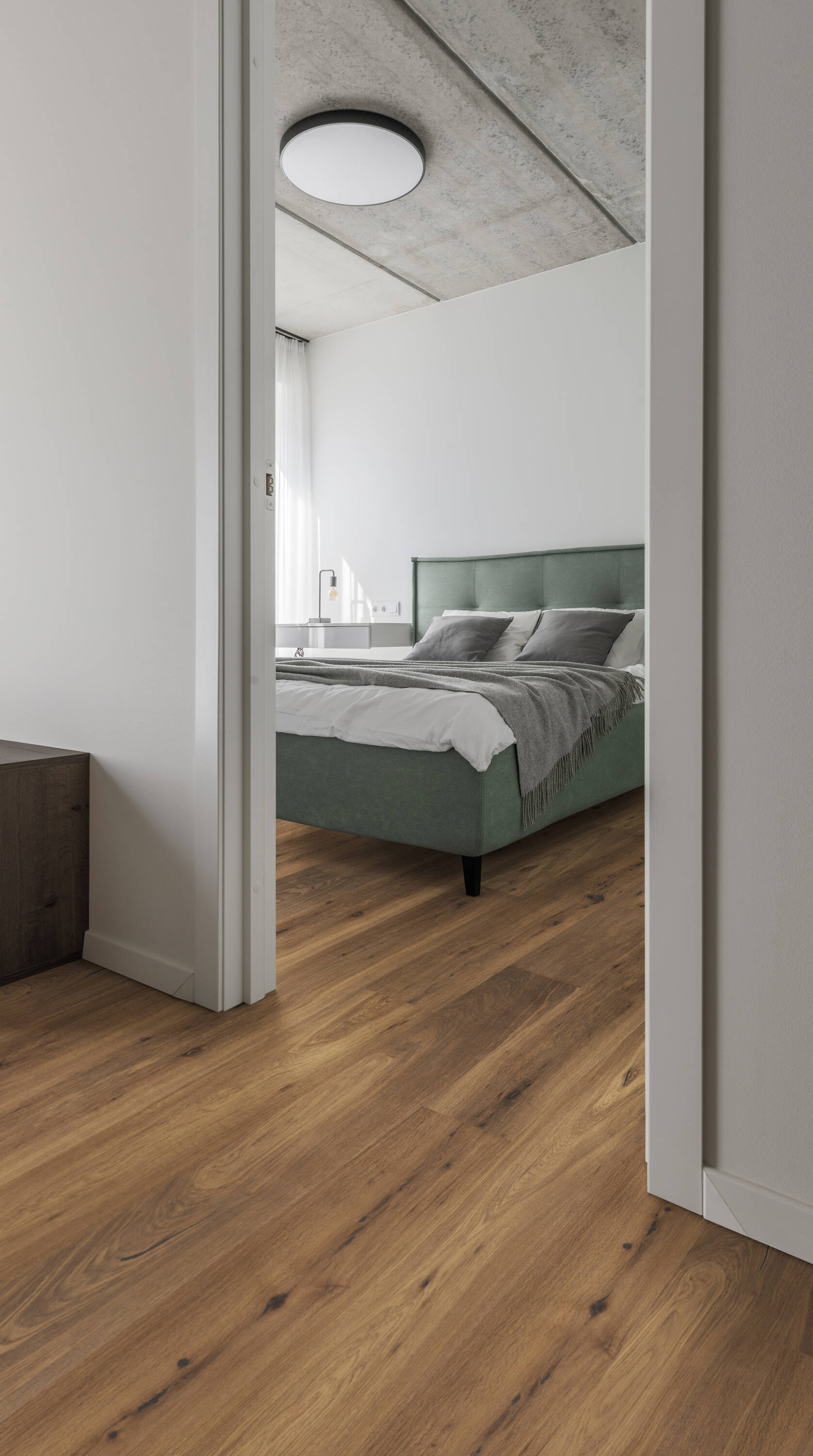 Solidfloor Oak Mineral Amber hardwood flooring — installed room view