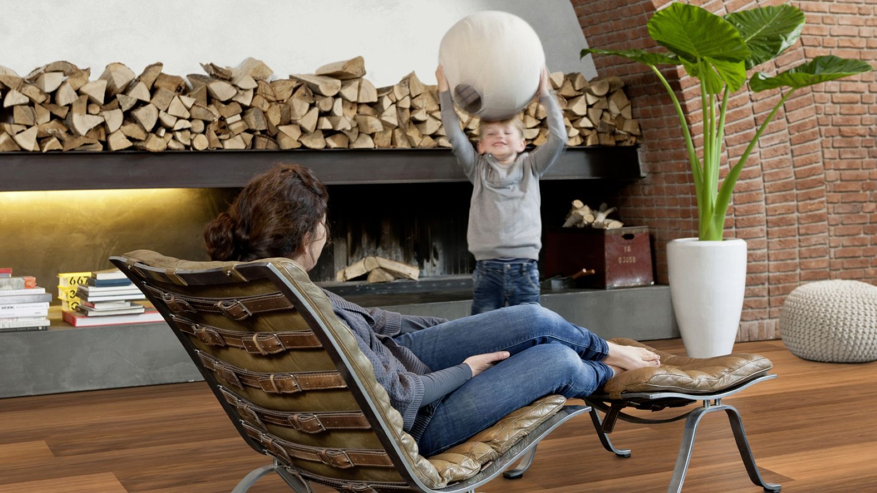 Solidfloor Oak Savannah Smoked Natural hardwood flooring — color and finish detail
