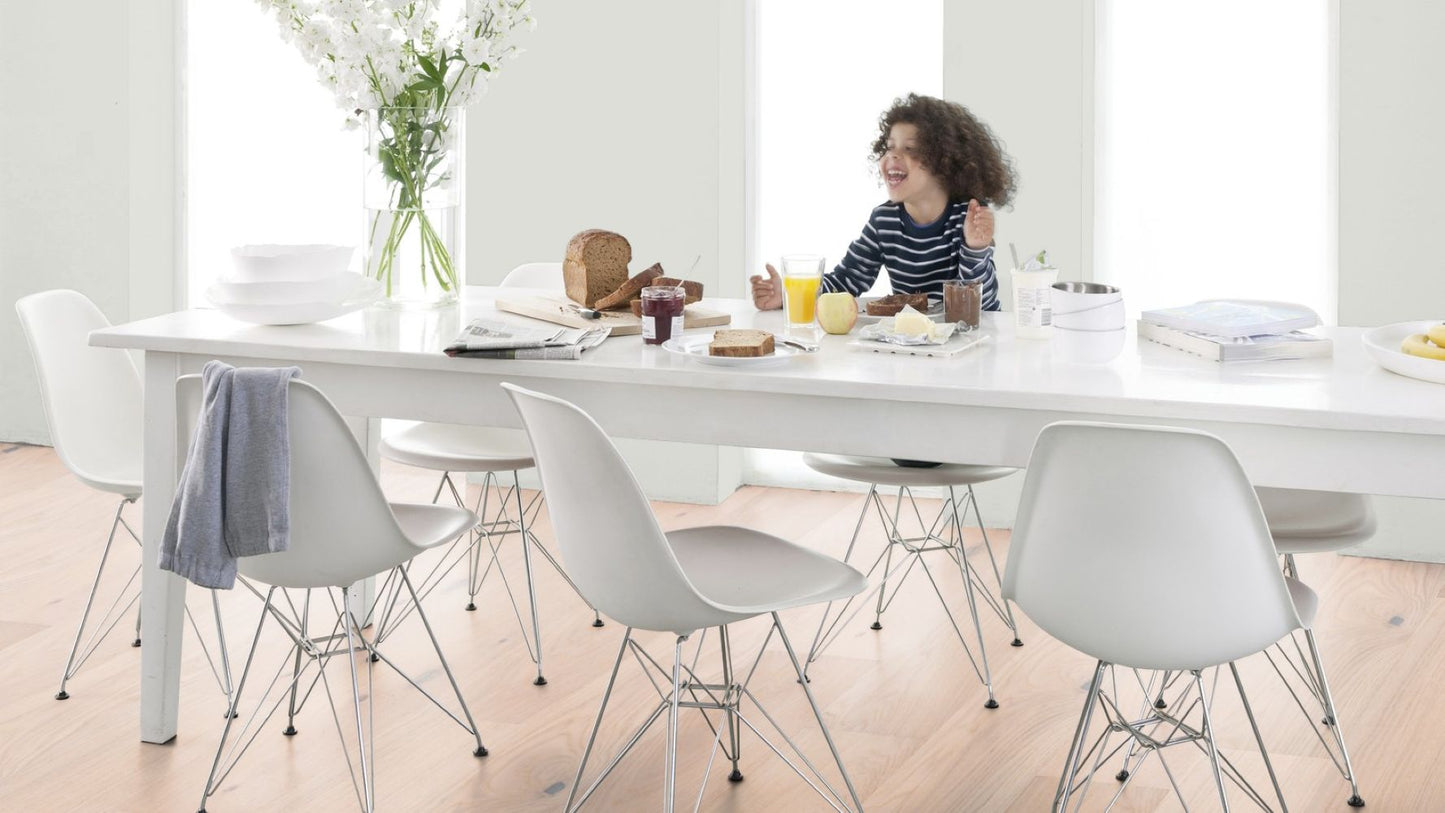 Solidfloor Oak Savannah White hardwood flooring — surface grain detail