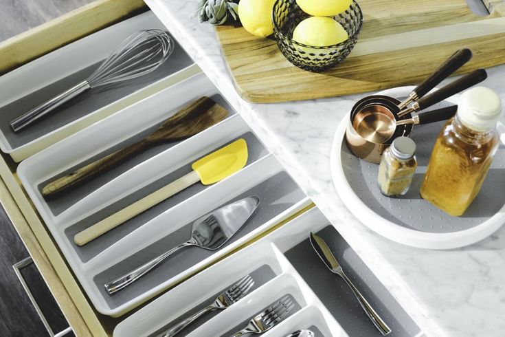 Style Selections 15.25-in x 12.06-in Plastic Cutlery Insert Drawer Organizer