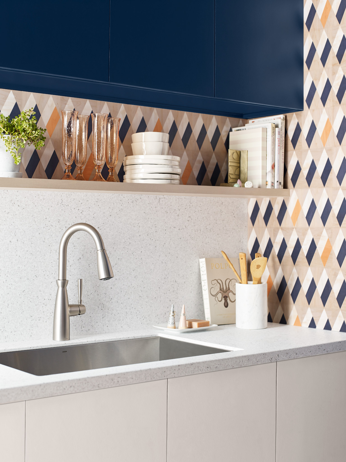 Moen Surie Spot Resist Stainless 1‑Handle High Arc Pull‑Down Kitchen Faucet with Deck Plate & Soap Dispenser, 1.5 GPM