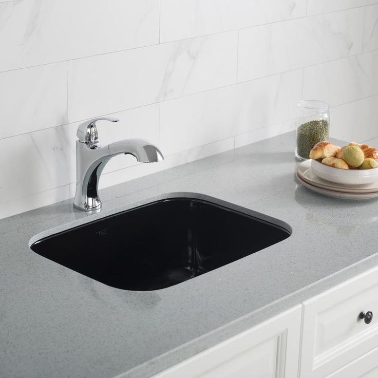 Kraus Oren Chrome 1-Handle Deck-Mount Pull-Out Handle Kitchen Faucet