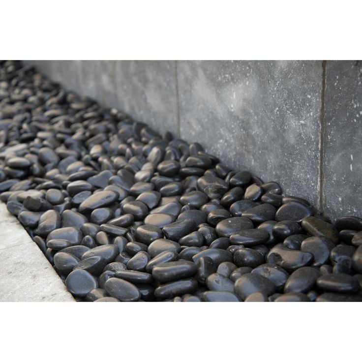 MSI Black Polished 0.5 cu. ft . 0.75 to 1.25 in. Pebbles. 40 lb. Bag (55 Bags / Pallet)