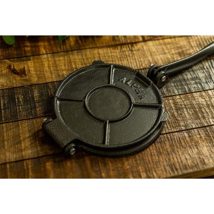 Tortilla Press Cast Iron 7.5 in. Heavy Gauge