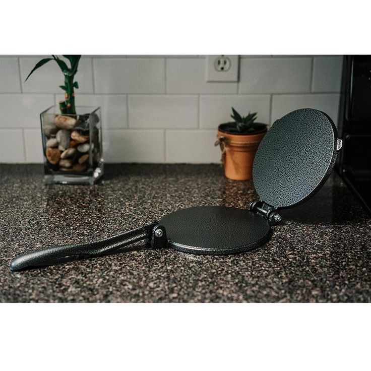 Tortilla Press Cast Iron 7.5 in. Heavy Gauge
