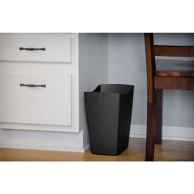 Hefty 3.5-Gallon Black Plastic Trash Can