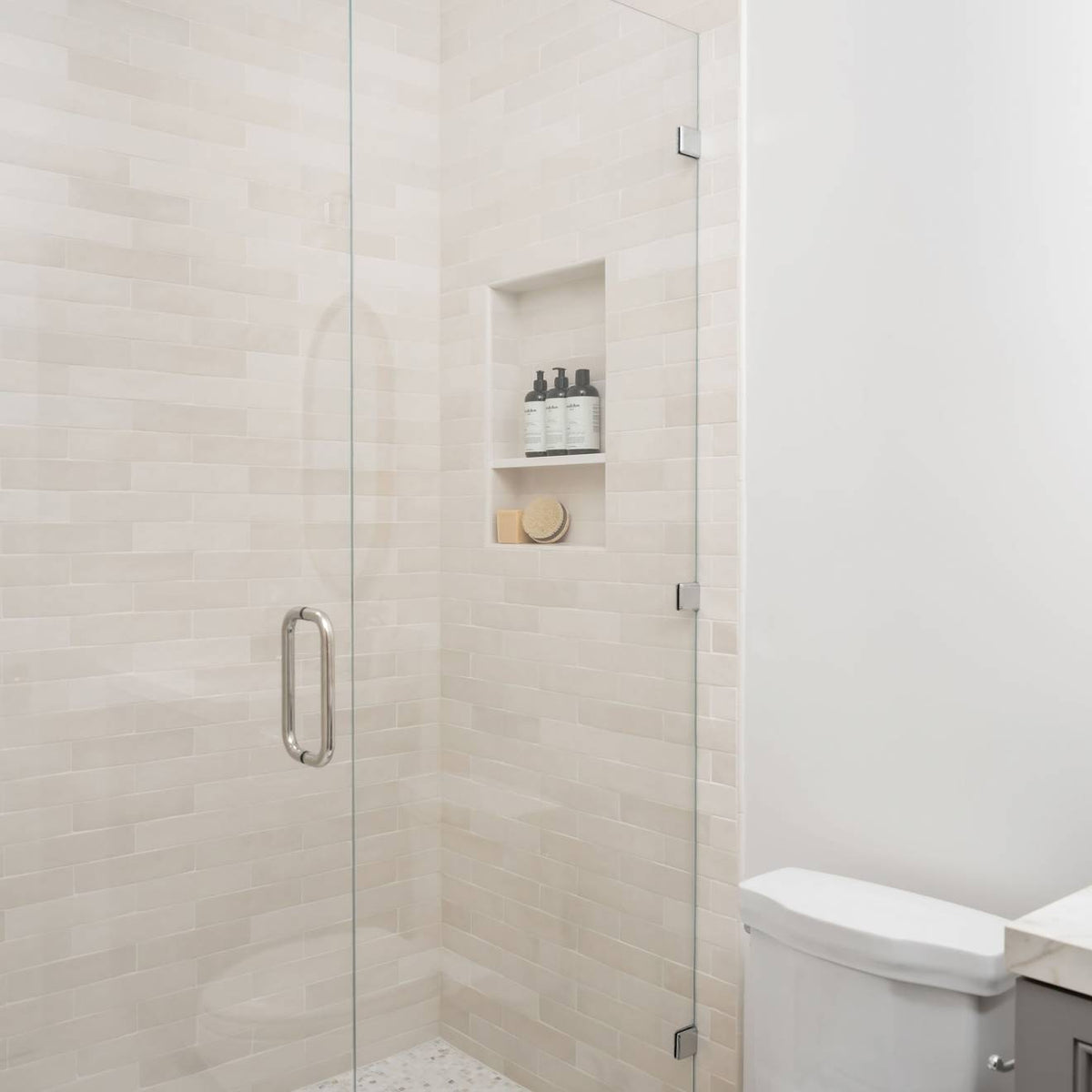 Cloe 2.5" x 8" Glossy Wall Tile in Creme (10.64 SqFt/Ctn)
