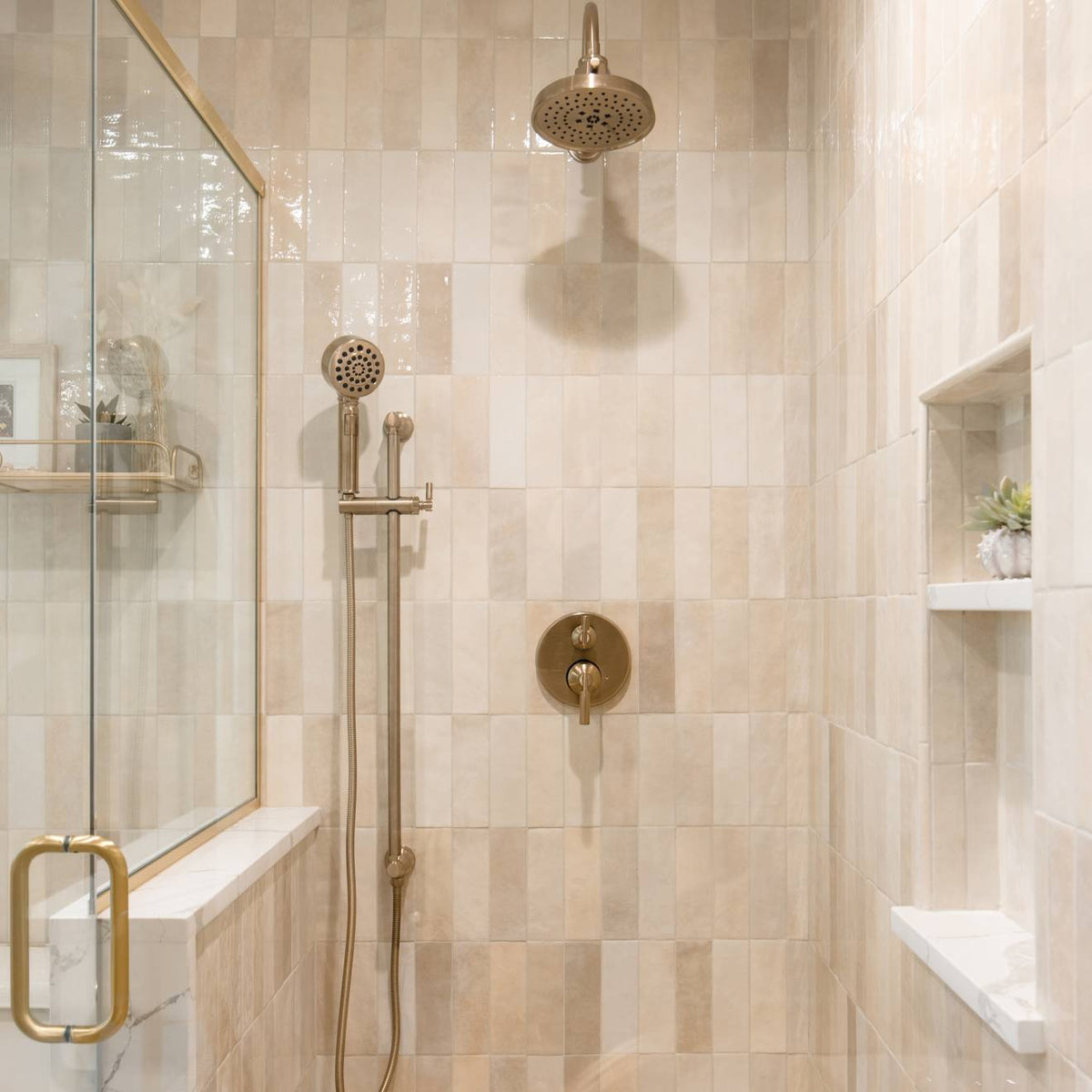 Cloe 2.5" x 8" Glossy Wall Tile in Creme (10.64 SqFt/Ctn)