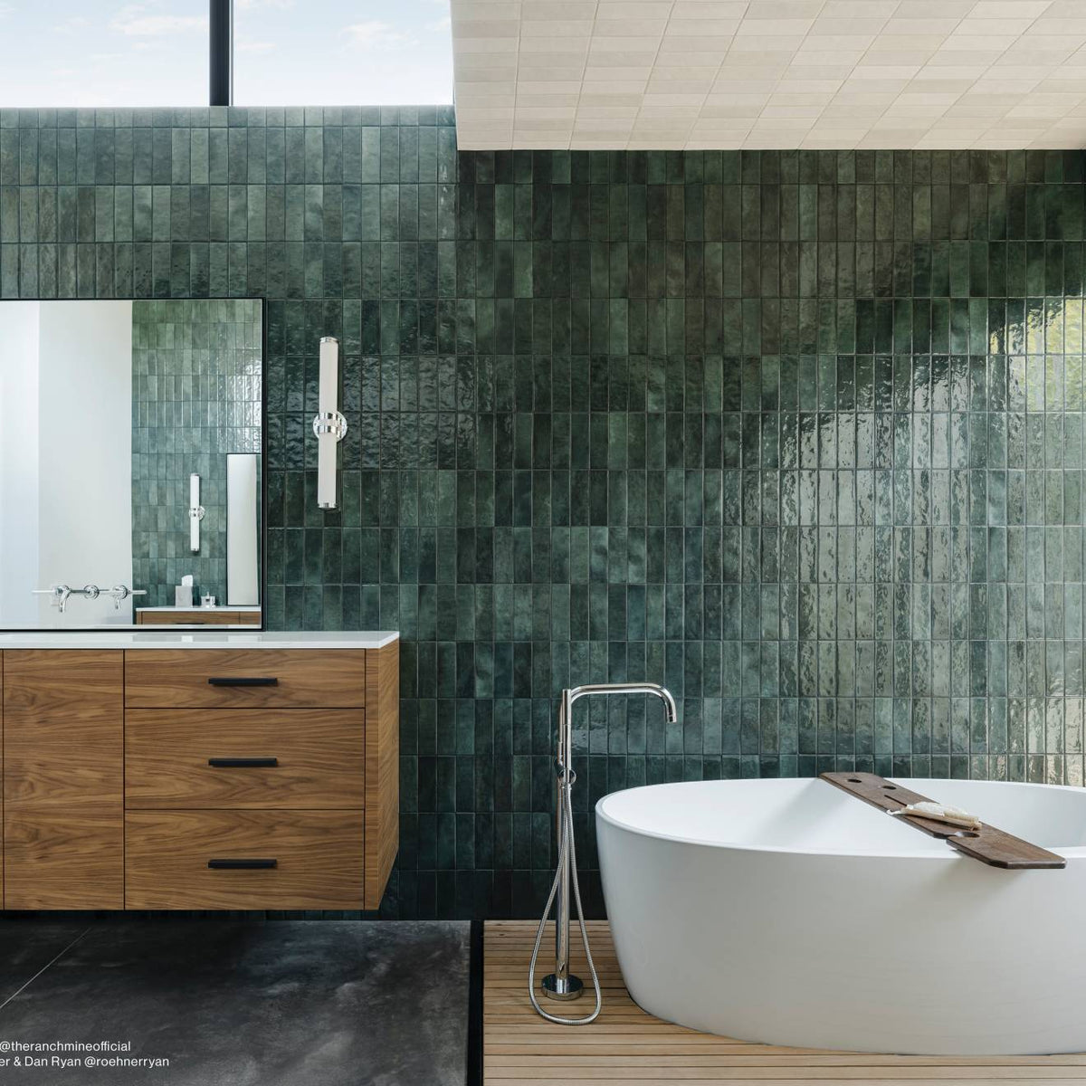 Cloe Rectangle Glossy Green 2 in. x 8 in. Ceramic Wall Tile (10.64 sq. ft./Case)