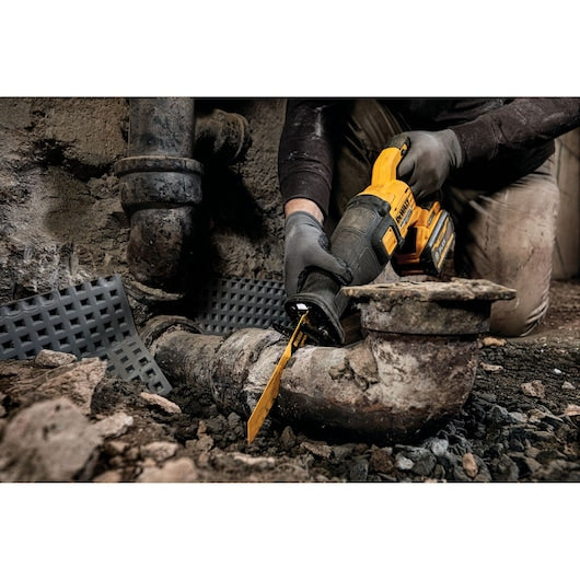 DEWALT FLEXVOLT 60V MAX Brushless Cordless Reciprocating Saw Kit with 2Ah Battery, Charger, Bag and Bonus Battery