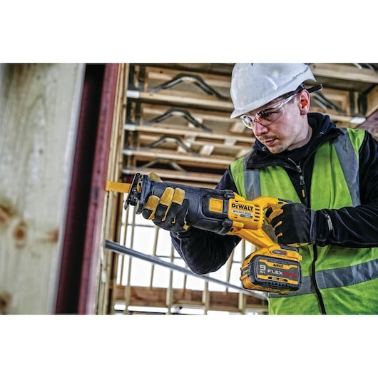 DEWALT FLEXVOLT 60V MAX Brushless Cordless Reciprocating Saw Kit with 9Ah Battery, Charger & Bag + Bonus 1/2 in. Impact Wrench