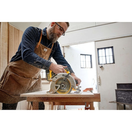 DEWALT 20V MAX XR 7-1/4 in. Brushless Cordless Circular Saw Kit with 4.0Ah Battery and Charger