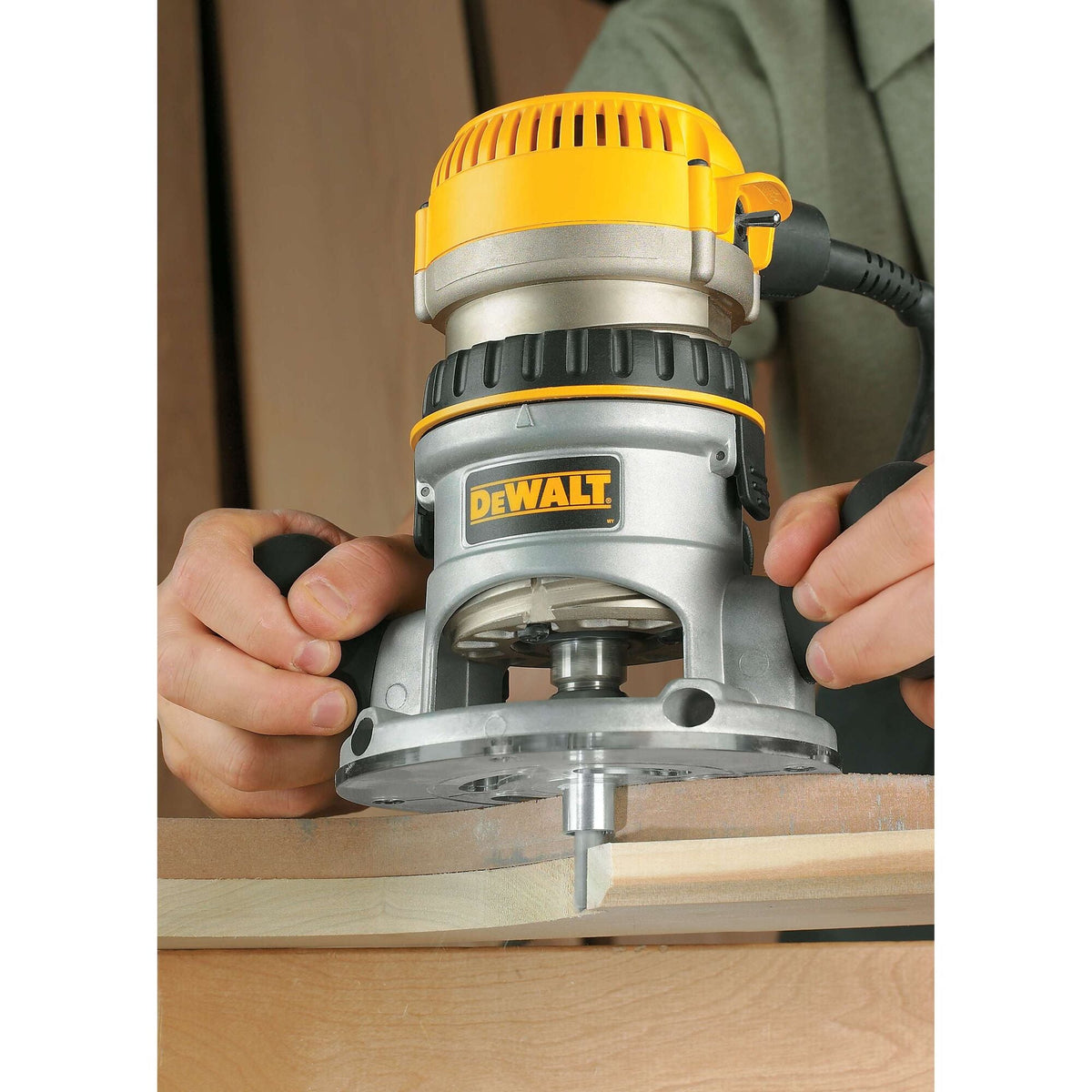 DEWALT 1.75 HP Fixed Base Router, Corded