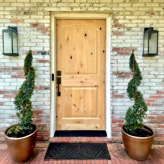 Krosswood Doors 36 in. x 96 in. Rustic Knotty Alder Arch Top Red Mahogony Stain Left-Hand Inswing Wood Single Prehung Front Door