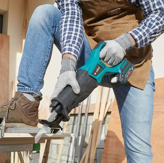 Liangye 18V Battery Operated Cordless Brushless Reciprocating Saw