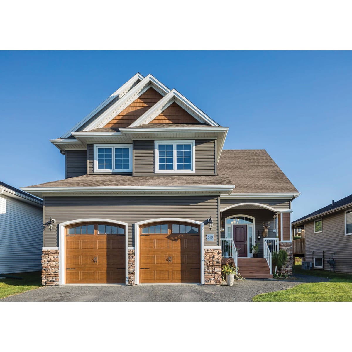 Royal Estate D4 Traditional Vinyl Siding Brownstone