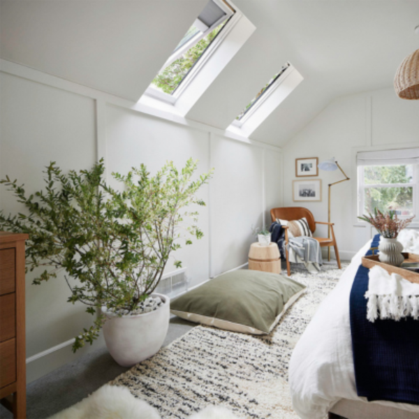 VELUX Solar Powered Venting Curb Mount Skylight - White Solar Powered Shade image 9