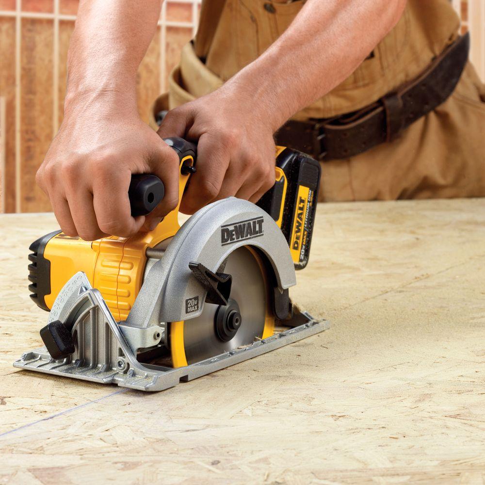 20-Volt MAX Lithium-Ion Cordless Circular Saw Kit with Battery 5Ah, Charger and Case