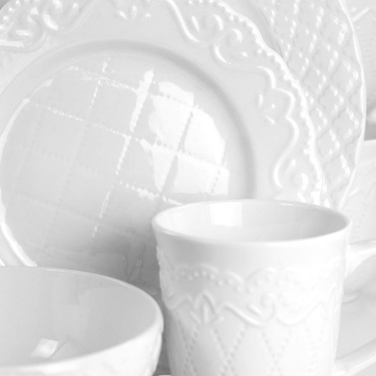 Quilted Eyelet 16 Piece Round Fine Ceramic Dinnerware Set in White