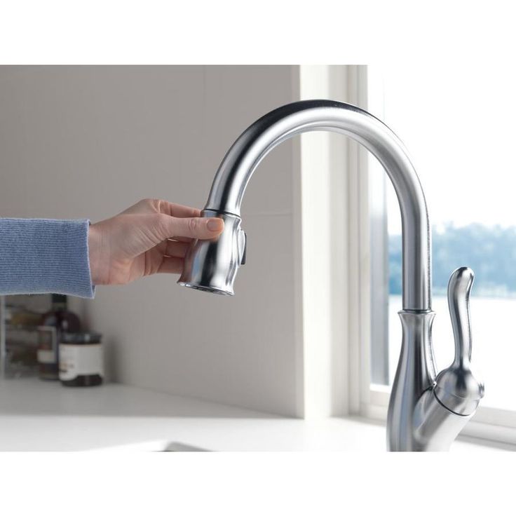 Delta Leland Arctic Stainless 1-Handle Deck-Mount Pull-Down Handle Kitchen Faucet (Deck Plate Included)