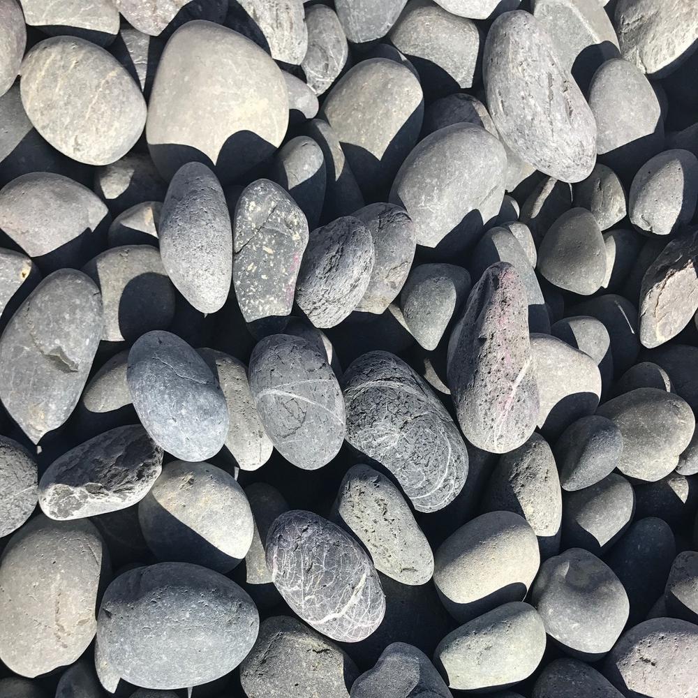 Butler Arts 0.50 cu. ft. 1 in. - 2 in. 40 lb. Unpolished Black Mexican Beach Pebble Bag (20-Pack Pallet) - Super Arbor