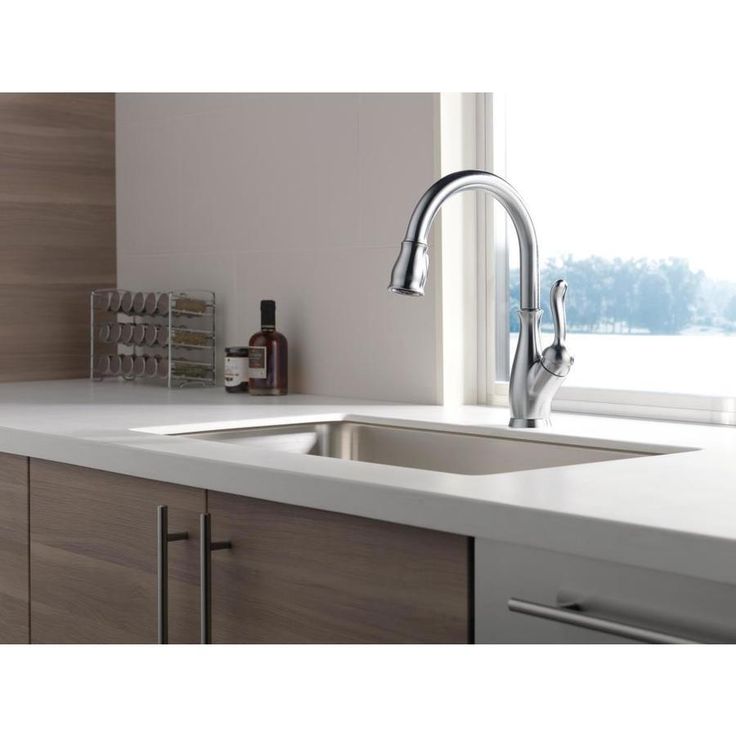 Delta Leland Arctic Stainless 1-Handle Deck-Mount Pull-Down Handle Kitchen Faucet (Deck Plate Included)