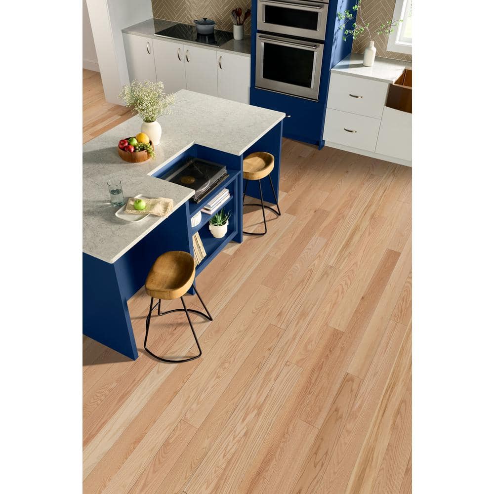 Bruce Time Honored Aged Natural Oak .75 in. T x 5 in. W Solid Hardwood Flooring (23.5 sq. ft./case)