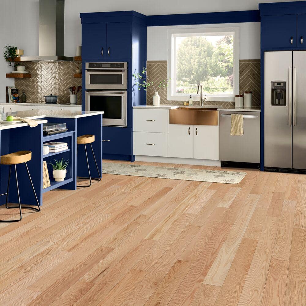 Bruce Time Honored Aged Natural Oak .75 in. T x 5 in. W Solid Hardwood Flooring (23.5 sq. ft./case)