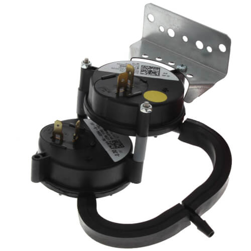 Goodman-Amana B1370208 pressure switch - front view (Product Type: Pressure Switch)