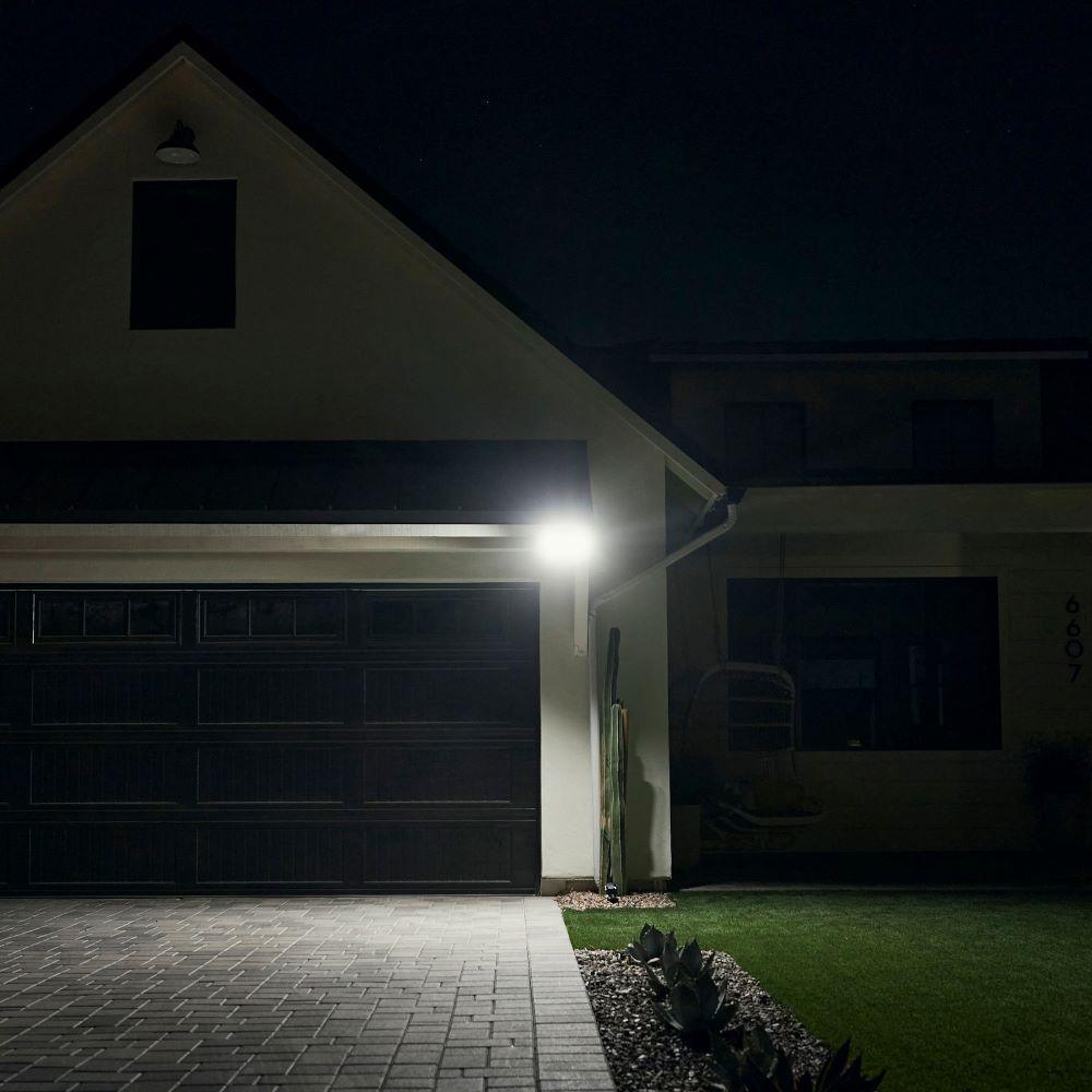 Pro 3 Floodlight Security Camera, Motion Activated, Wire-free, 2K Video, Color Night Vision, 2-way Audio, Siren, White - Super Arbor