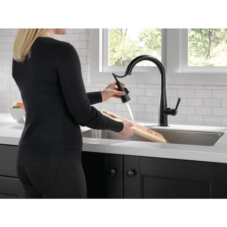 Delta Essa Touch2O Matte Black 1-Handle Deck-Mount Pull-Down Touch Kitchen Faucet (Deck Plate Included)