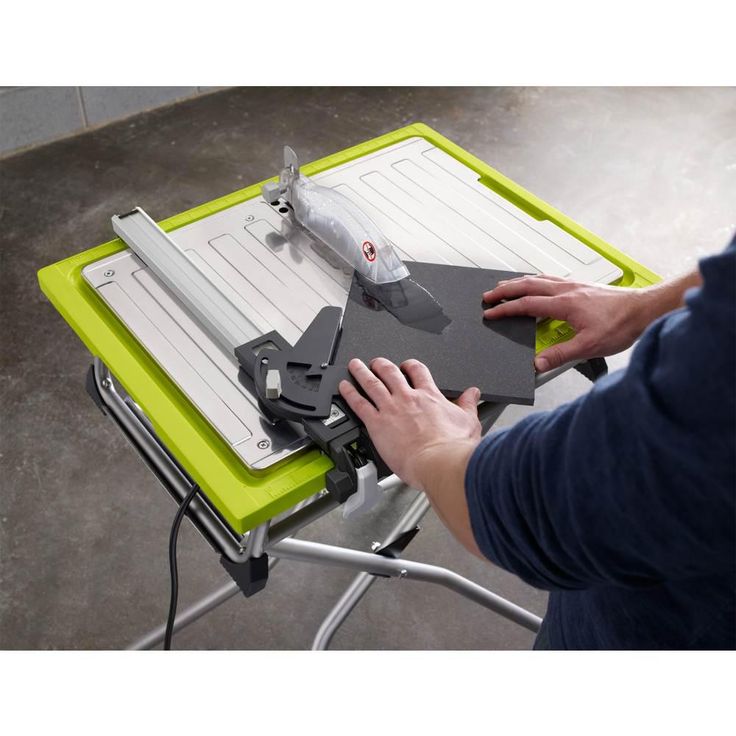 RYOBI 7 in. 4.8 Amp Tile Saw with Stand