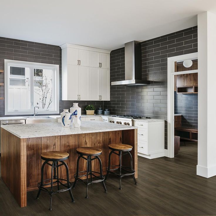 Mohawk 7-Piece 7.84-in x 47.8-in Ravens Peak Luxury Vinyl Plank Flooring