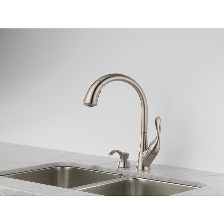 Delta Ashton Stainless 1-Handle Deck-Mount Pull-Down Handle Kitchen Faucet (Deck Plate Included)
