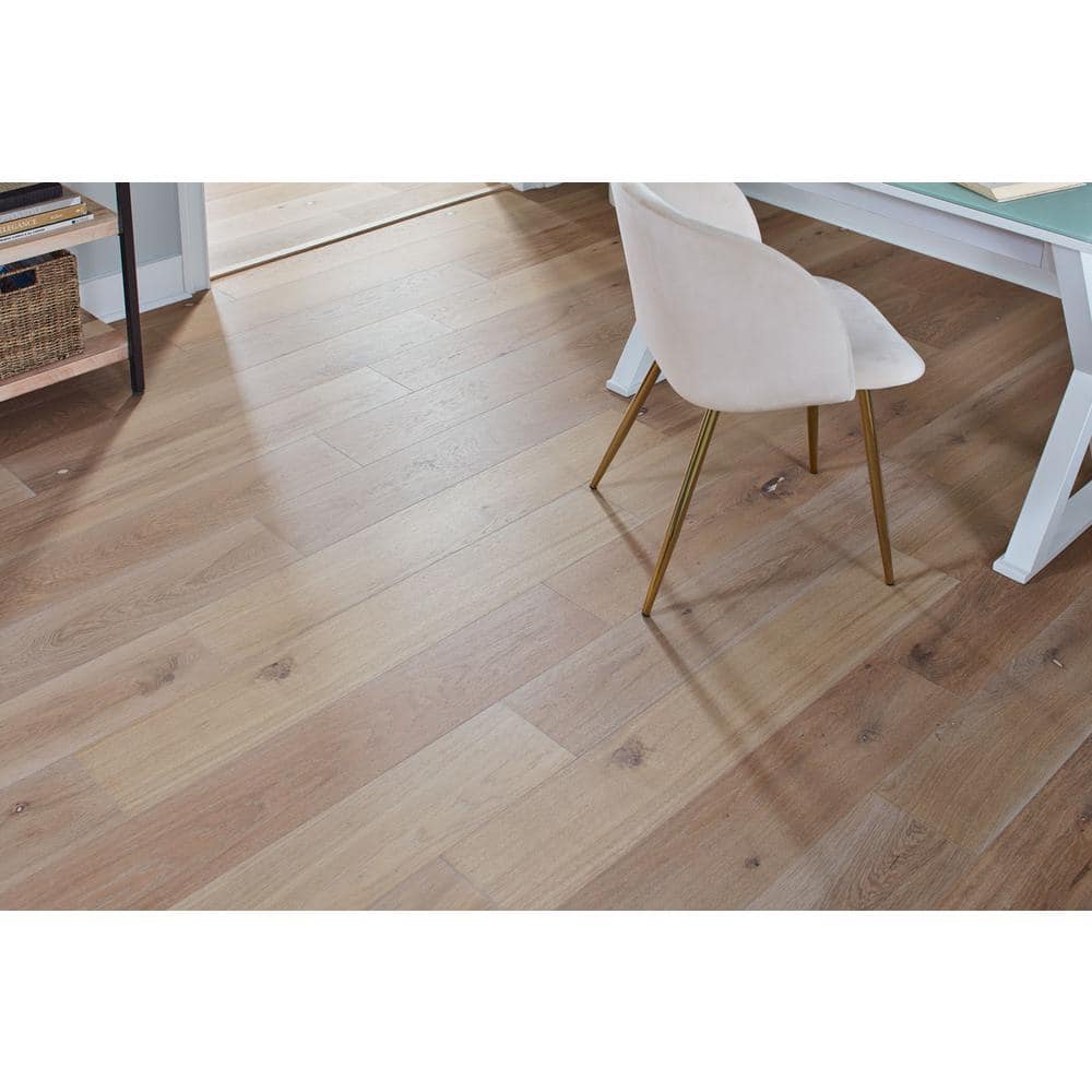 Pergo Defense+ Beachwood Park Oak 3/8 in. T x 7.5 in. W Click Lock W Brushed Engineered Hardwood Flooring (24.5 sq.ft./case)
