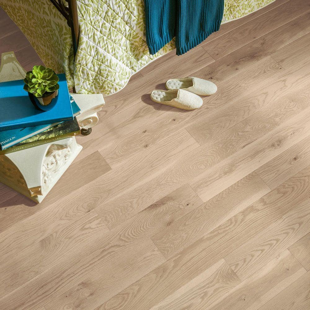 Bruce American Vintage By the Sea Oak 3/4 in. T x 5 in. W Scraped Solid Hardwood Flooring (23.5 sq.ft./ctn)